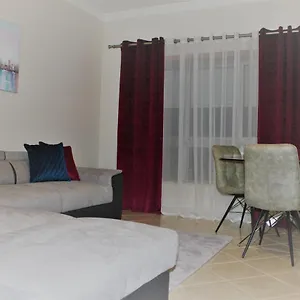 https://casa-jasmim-near-airport.hotelaalgarve.com